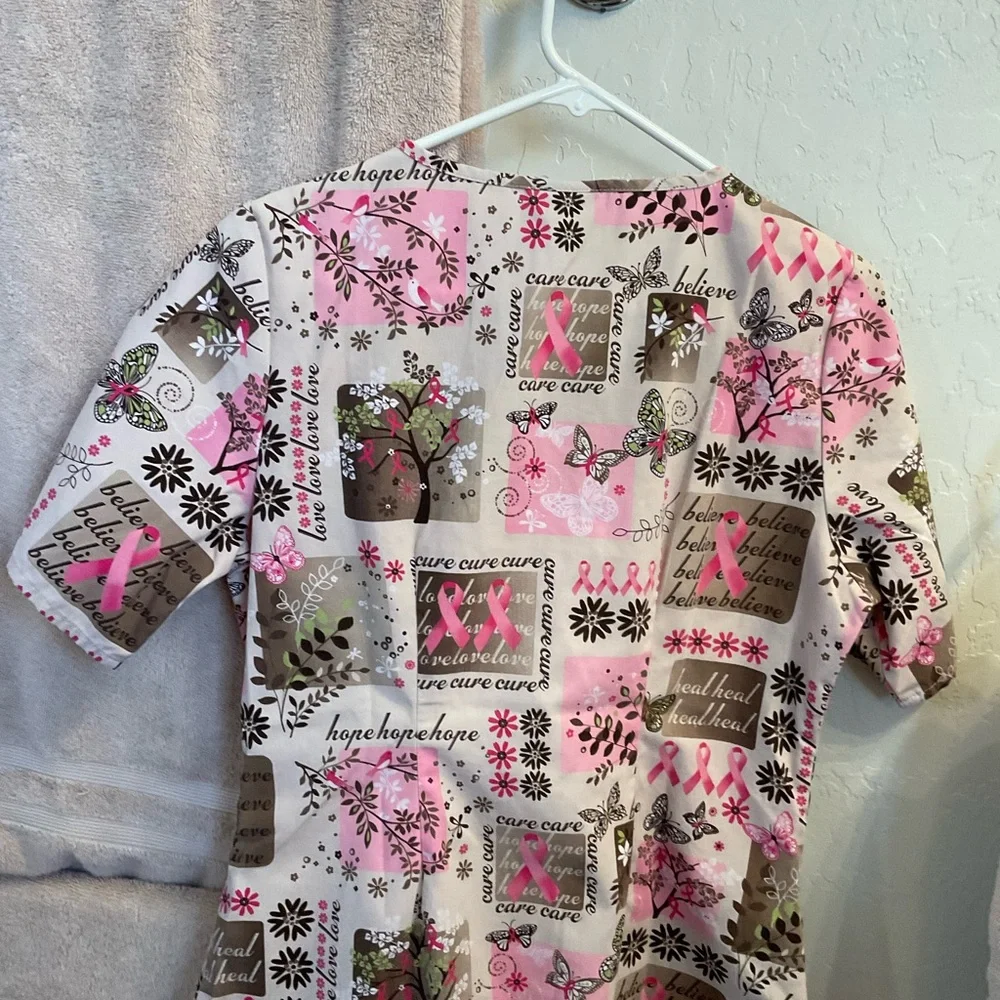 HQ Scrubs Breast Cancer Awareness Top, Cute and in great condition.  Fitted, Sm - Picture 6 of 13